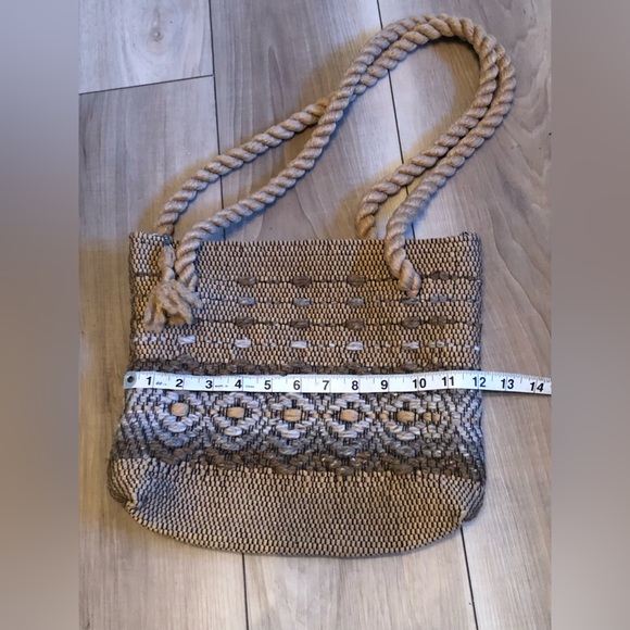 Handbags - Vintage. Never used or worn. Handwoven Tan and Brown 👜 shoulder purse